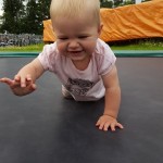 Iris op de trampoline
